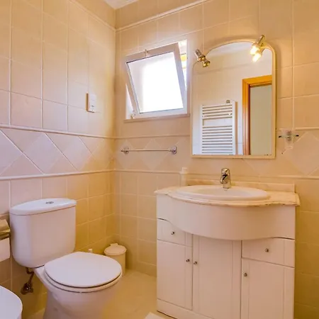 Isis - 2 Bedrooms In *